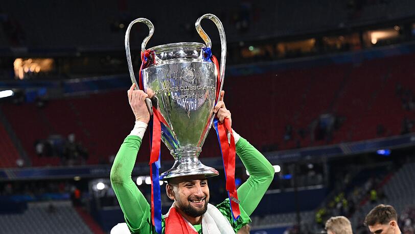 Kr&ouml;nung: Gianluigi Donnarumma mit der Champions-League-Troph&auml;e.