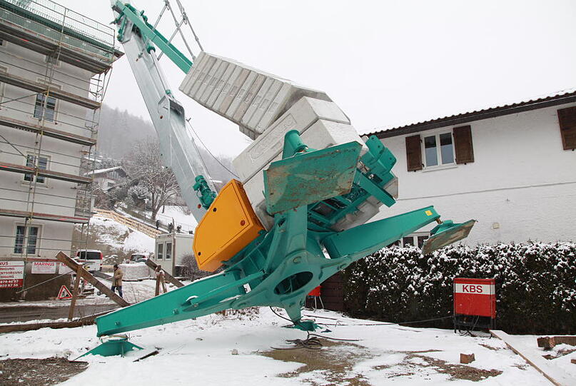 Weitere Bilder des umgestürzten Baukrans in Tegernsee
