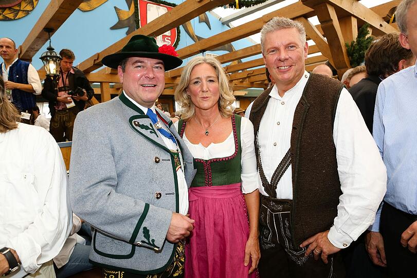 Seppi Schmid, Sabine Nallinger und Dieter Reiter beim Wiesn-Anstich.