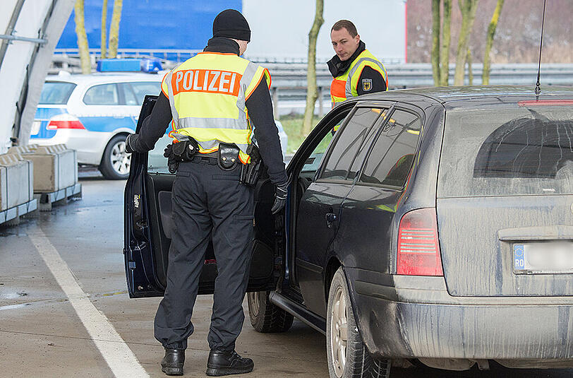 Eine Grenzkontrolle der Bundespolizei bei Pocking