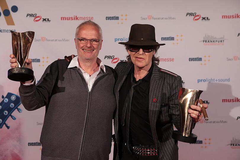 Den Preis für die Stadion-Tournee des Jahres 2016 erhält Roland Temme, Geschäftsführer der Think Big Event- und Veranstaltungs- GmbH und Sänger Udo Lindenberg beim LEA Award 2017