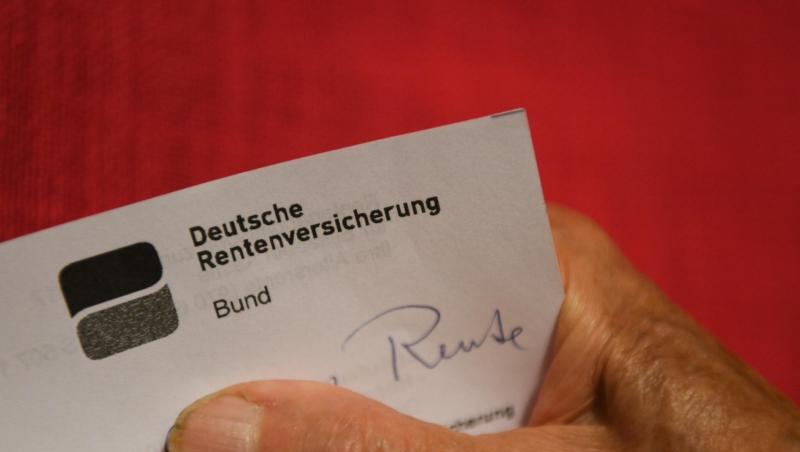 Die Mütterrente wird ab 2019 deutlich ausgeweitet. Erziehungszeiten für vor 1992 geborene Kinder werden stärker angerechnet. Die Mütterrente wird ab 2019 deutlich ausgeweitet. Erziehungszeiten für vor 1992 geborene Kinder werden stärker angerechnet.