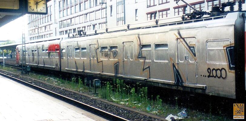 Seltene Ansicht: ein vollständig bemalter Zug. Seltene Ansicht: ein vollständig bemalter Zug.