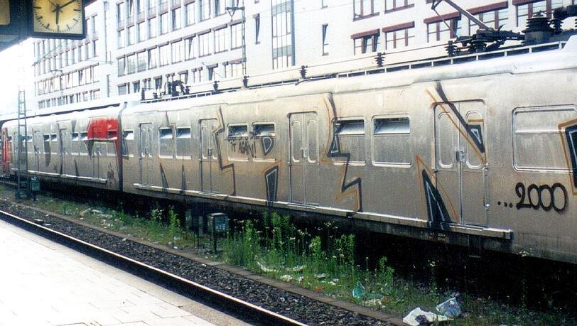 Seltene Ansicht: ein vollständig bemalter Zug. Seltene Ansicht: ein vollständig bemalter Zug.