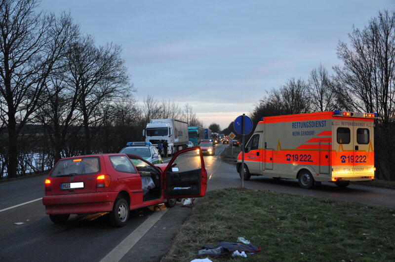 Ein Polo übersah bei der Einfahrt auf die St2107 einen Mercedes.