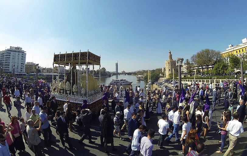 Christen aus aller Welt feiern jedes Jahr in Sevilla das Osterfest.