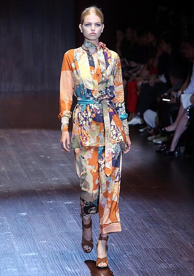 Das italienische Modehaus Gucci präsentiert seine neueste Kollektion.