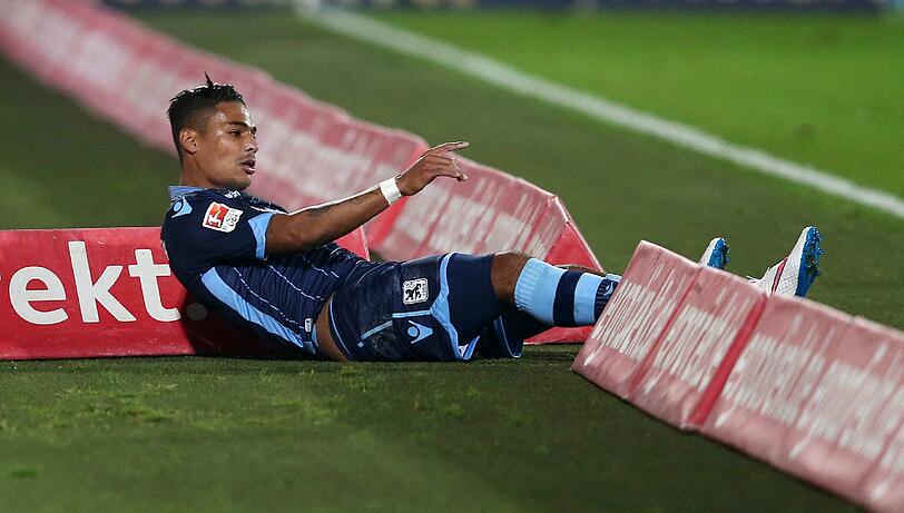 Äußert sich über seine Zukunft: Rubin Okotie, Stürmer des TSV 1860 und österreichischer Nationalspieler.
