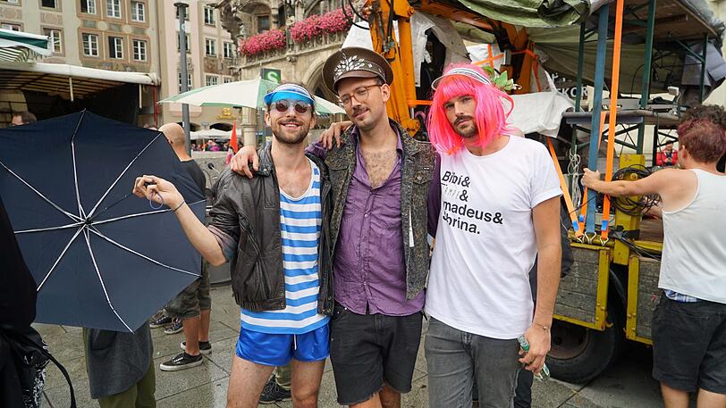 Slutwalk 2018 in München: Frauen und Männer kämpfen gemeinsam gegen Sexismus in der Gesellschaft und fordern sexuelle Selbstbestimmung für alle.