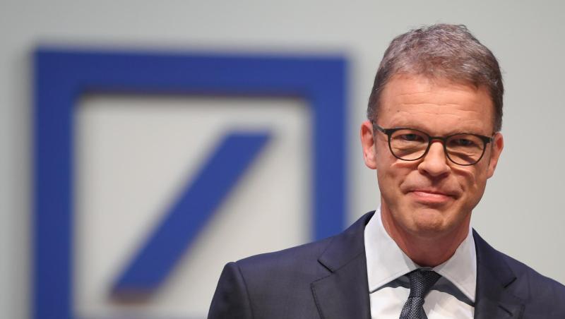 Mit dem radikalen Umbau will Deutsche Bank-Chef Christian Sewing das Finanzhaus konkurrenzfähiger machen. Mit dem radikalen Umbau will Deutsche Bank-Chef Christian Sewing das Finanzhaus konkurrenzfähiger machen.