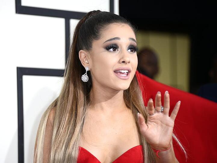 Sängerin Ariana Grande bei der 58. Grammy-Verleihung.