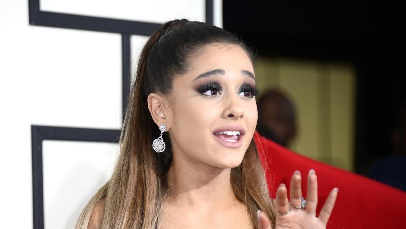 Sängerin Ariana Grande bei der 58. Grammy-Verleihung. Sängerin Ariana Grande bei der 58. Grammy-Verleihung.