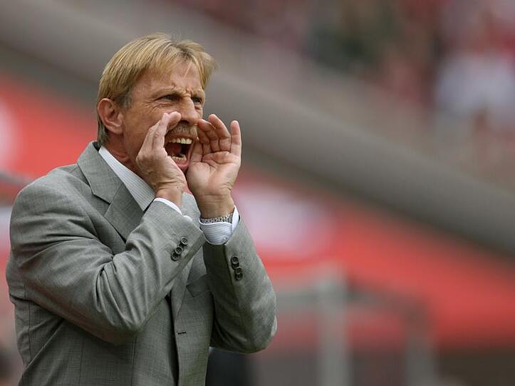 Lautsprecher auf Kuschelkurs: Kölns Trainer Daum lobt die Bayern - und sogar auch Klinsmann und Hoeneß.