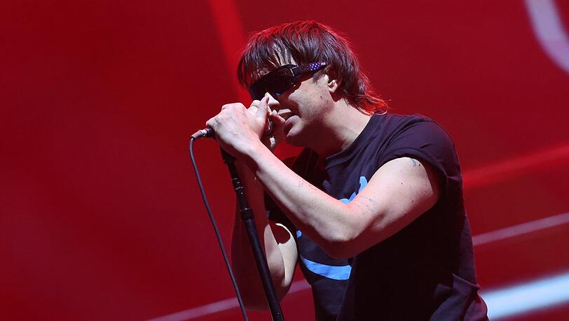Julian Casablancas, Frontmann der Rockband The Strokes, bei einem Auftritt auf dem Coachella-Festival 2026.