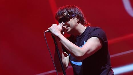 Julian Casablancas, Frontmann der Rockband The Strokes, bei einem Auftritt auf dem Coachella-Festival 2026.