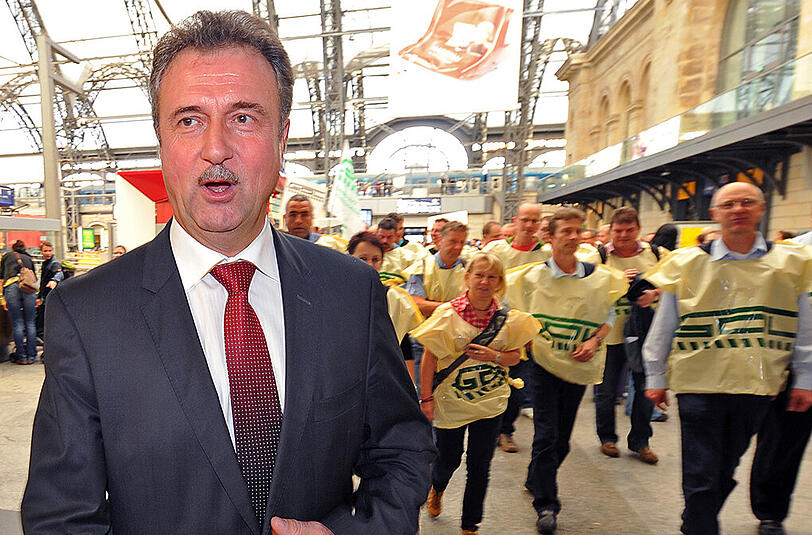 Der Chef der Gewerkschaft Deutscher Lokführer Claus Weselsky wird immer unbeliebter. Grund sind die ausufernden Streiks.