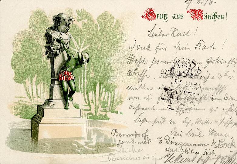 Auf dieser Postkarte aus dem Jahr 1898 trägt das Brunnenbuberl Badehose &ndash; es sind ja auch Urlaubsgrüße.