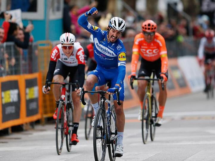 Julian Alaphilippe gewann in Jesi.