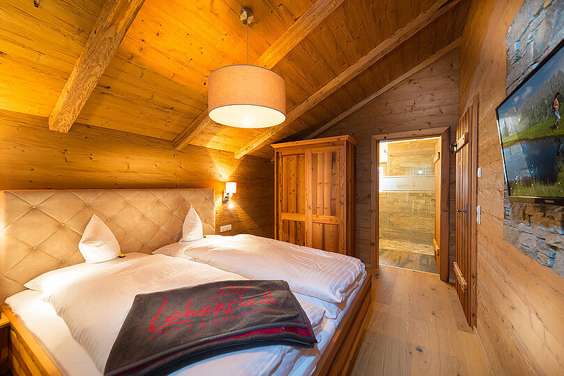 Lärchenholz verleiht den Chalets ihren besonders wohnlichen Charme.