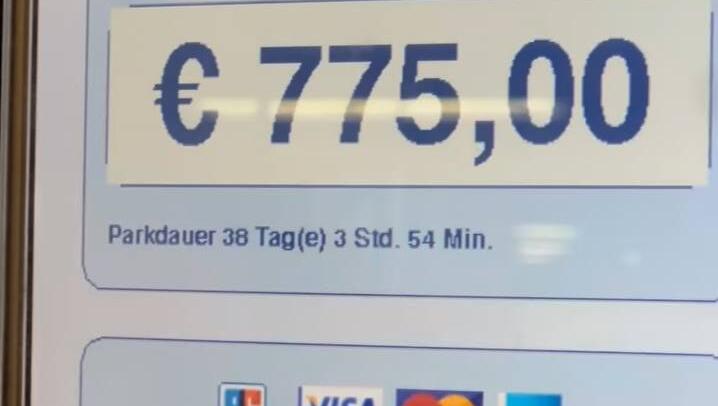 In ihrer Instagram-Story lacht Mandy Capristo über die horrende Parkhaus-Gebühr. Der Automat behauptet, sie hätte ihr Auto für 38 Tage dort abgestellt. Dementsprechend hoch fiel die Summe aus. In ihrer Instagram-Story lacht Mandy Capristo über die horrende Parkhaus-Gebühr. Der Automat behauptet, sie hätte ihr Auto für 38 Tage dort abgestellt. Dementsprechend hoch fiel die Summe aus.