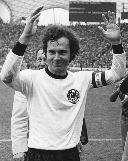 "Gute Freunde kann nieman trennen" trällerte der Kaiser bereits vor der WM 1966.