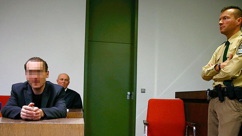 Der ehemalige BND-Mitarbeiter im Gerichtssaal des OLG München. Der ehemalige BND-Mitarbeiter im Gerichtssaal des OLG München.