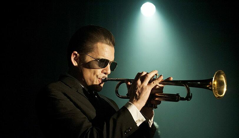 Alles, was Ethan Hawke in diesem Film macht, ist Chet Baker. Eine fabulöse Schauspielleistung.