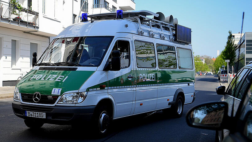 Ein Lautsprecher-Fahrzeug fährt durch die Straßen. (Symbolbild) Ein Lautsprecher-Fahrzeug fährt durch die Straßen. (Symbolbild)