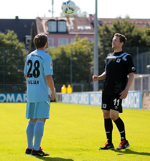 Neues Löwen-Trikot: Die Bilder von der Präsentation an der 1860-Geschäftsstelle