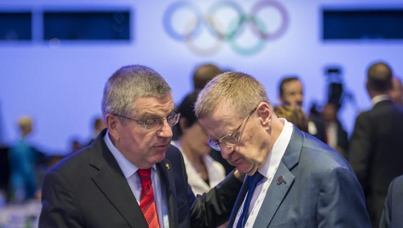 IOC-Präsident Thomas Bach (l) spricht mit John Coates, IOC-Mitglied aus Australien. IOC-Präsident Thomas Bach (l) spricht mit John Coates, IOC-Mitglied aus Australien.