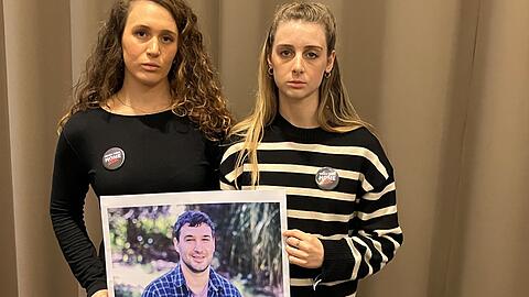 Naama und ihre Schwester Ofir vermissen seit 38 Tagen ihren Cousin Itay. Seine Eltern wurden von den Terroristen umgebracht, auch die Pflegerin ihrer 97-jährigen Oma.