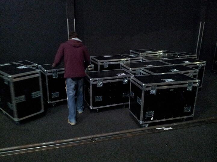 Alles in Kisten verpackt...