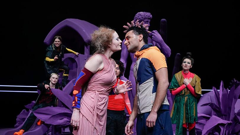 "In den Gärten oder Lysistrata Teil 2" im Volkstheater mit (v.l.) Anton Nürnberg, Luise Deborah Daberkow, Liv Stapelfeldt, Noah Tinwa und Lena Brückner. "In den Gärten oder Lysistrata Teil 2" im Volkstheater mit (v.l.) Anton Nürnberg, Luise Deborah Daberkow, Liv Stapelfeldt, Noah Tinwa und Lena Brückner.