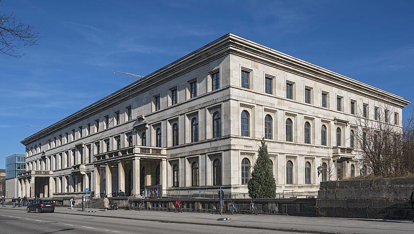 Die Musikhochschule in der Arcisstraße. Die Musikhochschule in der Arcisstraße.