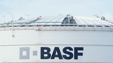 BASF in Ludwigshafen: Kostendruck, hohen Energiepreisen und einer zu geringen Auslastung am Stammwerk. (Archivbild)