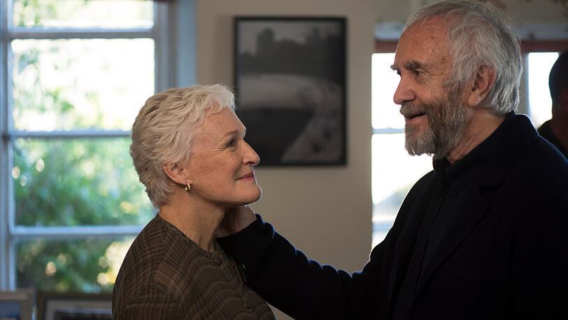 Joan (Glenn Close) und Joe Castleman (Jonathan Pryce) sind ein eingespieltes Team.