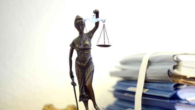 Eine modellhafte Nachbildung der Justitia. Foto: Volker Hartmann/Archivbild Eine modellhafte Nachbildung der Justitia. Foto: Volker Hartmann/Archivbild