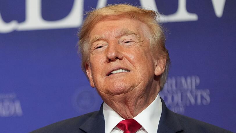 Engpässe im US-Militär bei Waffen und Munition als Folge des Iran-Kriegs? US-Präsident Donald Trump weist diese Bericht zurück und droht allen, die das behaupten, mit langen Haftstrafen. Engpässe im US-Militär bei Waffen und Munition als Folge des Iran-Kriegs? US-Präsident Donald Trump weist diese Bericht zurück und droht allen, die das behaupten, mit langen Haftstrafen.