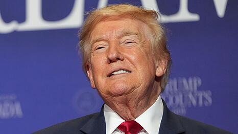 Engp&auml;sse im US-Milit&auml;r bei Waffen und Munition als Folge des Iran-Kriegs? US-Pr&auml;sident Donald Trump weist diese Bericht zur&uuml;ck und droht allen, die das behaupten, mit langen Haftstrafen.