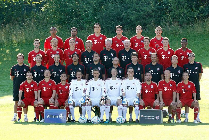 Das neue Team-Foto des FC Bayern: Die Bilder vom Shooting  - wer am schönsten lächelt...