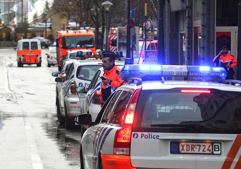 Handgranaten und Kalaschnikow: Bei einem Anschlag sind in der Innenstadt von Lüttich vier Menschen ums Leben gekommen, 123 sollen verletzt worden sein.