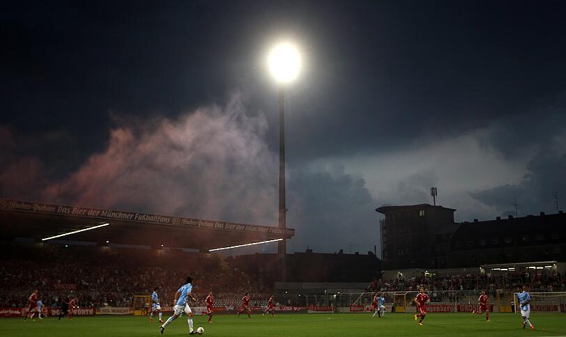 Impressionen vom Amateur-Derby im Grünwalder Stadion.