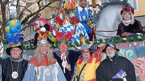 Sie sind natürlich dabei: Herzog Kasimir und seine Damischen Ritter bei ihrem Faschingszug am Sonntag.