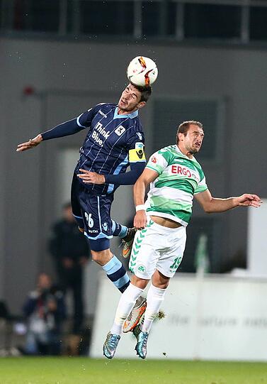 CHRISTOPHER SCHINDLER NOTE 4 Endlich mal ein Tor nach einem Standard &ndash; und dann zählte sein Kopfballtreffer nicht. Zu Beginn zu viele Querpässe, später mehr Leit-Löwe. Hätte das 0:1 verhindern können