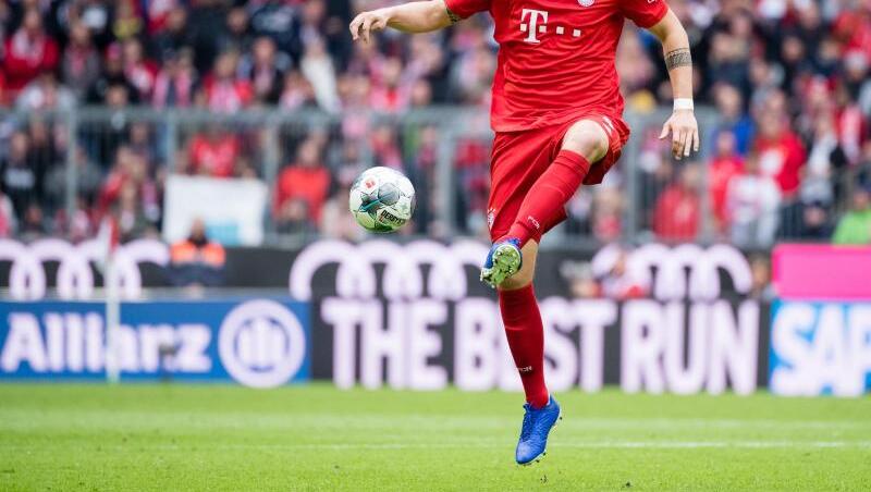Niklas Süle vom FC Bayern München spielt den Ball. Foto: Matthias Balk/dpa/Archivbild Niklas Süle vom FC Bayern München spielt den Ball. Foto: Matthias Balk/dpa/Archivbild