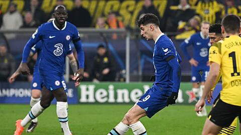 Der FC Chelsea um Kai Havertz (M.) tat sich lange schwer gegen den BVB.