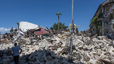 Nur noch Trümmer: Eingestürzte Wohnhäuser in Antakya.