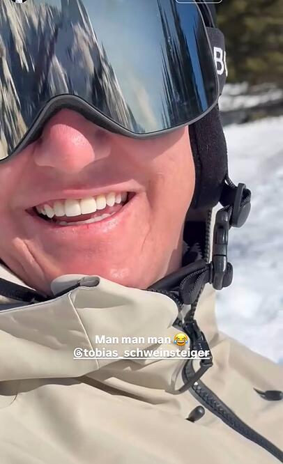 Der Sturz seines Bruders erfüllt Bastian Schweinsteiger mit einer schelmischen Schadenfreude.