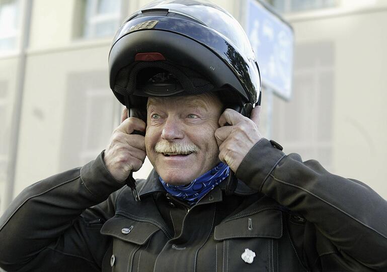 2005 unternahm Struck mit Kollegen eine Motorradtour, die sie auch durch Erfurt führte. In der thüringischen Landeshauptstadt setzt er sich nach einer Pause den Helm wieder auf.