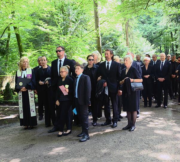 Jana Lacey-Krone trauert mit ihrer Familie.